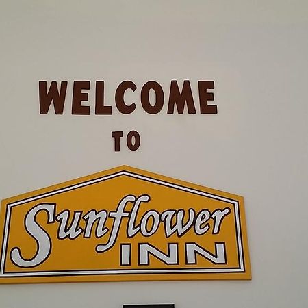 Sunflower Inn In Hutchinson Exterior photo