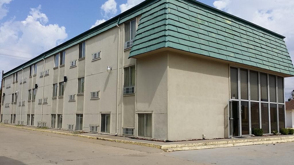 Sunflower Inn In Hutchinson Exterior photo